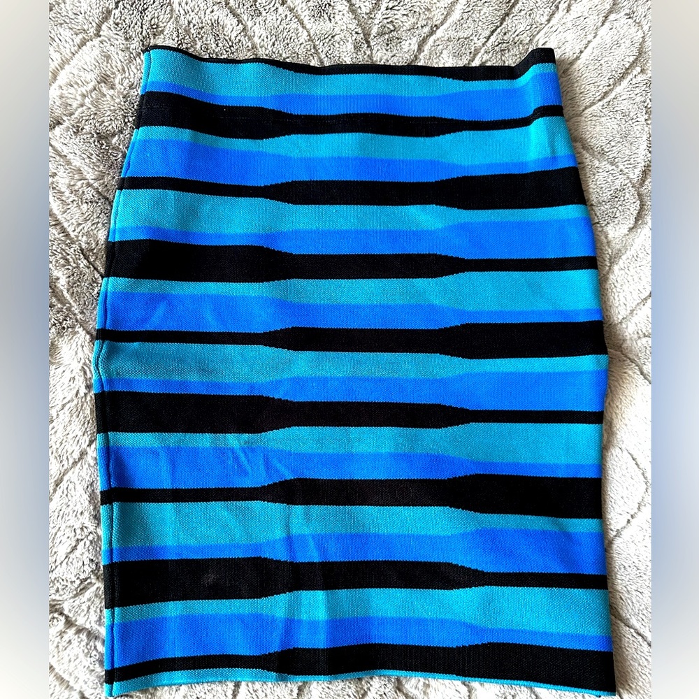 BCBGMAXAZRIA Skirt, MINI length “power skirt”